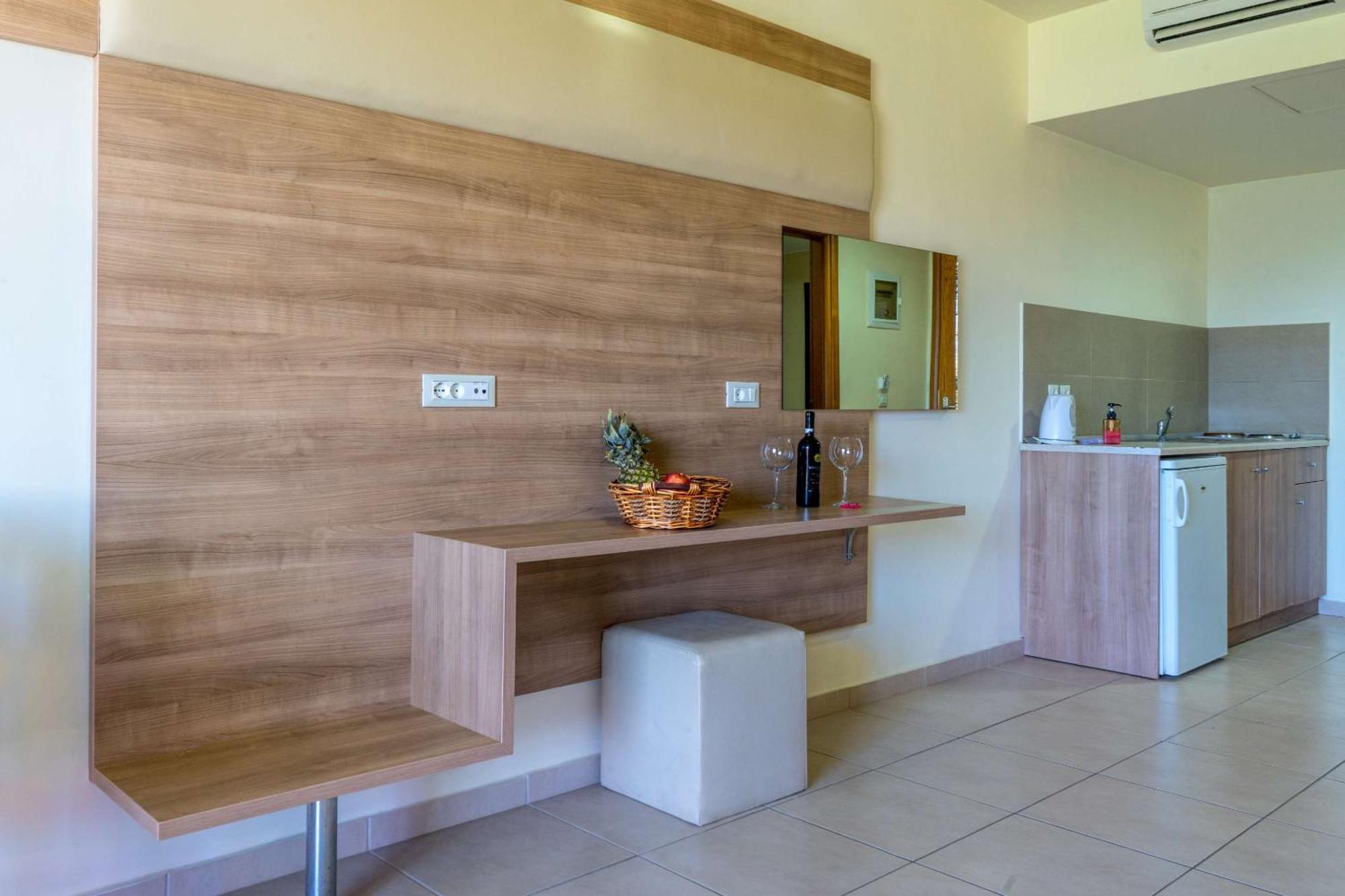 Hotel Stamos *